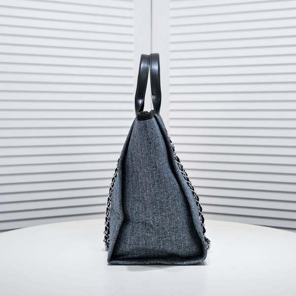 シャネルバッグ背面デザイン